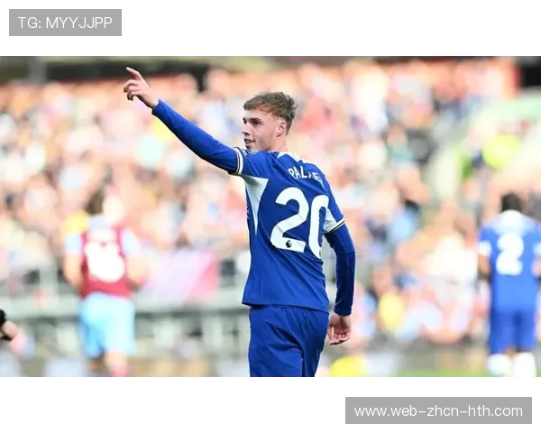 切尔西两翼齐飞，帕尔默接回敲精准射门