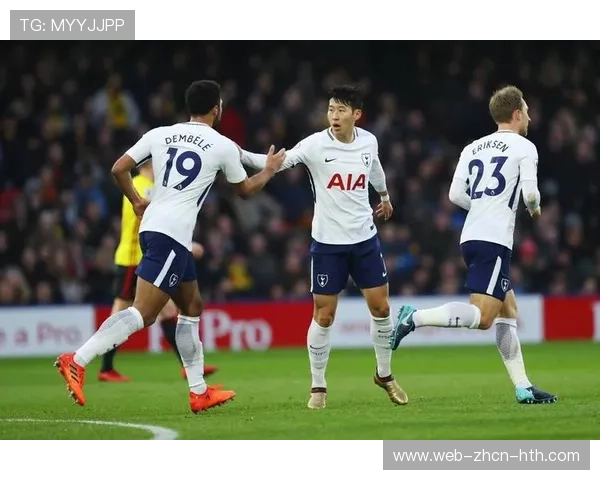 孙兴慜侧翼加速瞬间甩开三人，热刺场面完全掌控